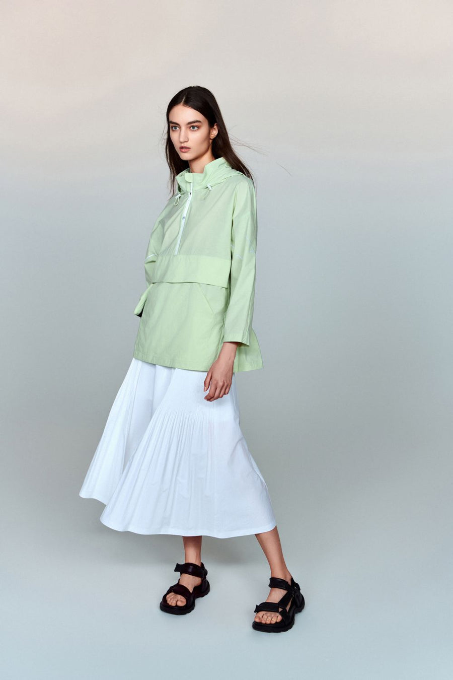 Eros Water- and Wind Resistant Windbreaker with Pleated Panels