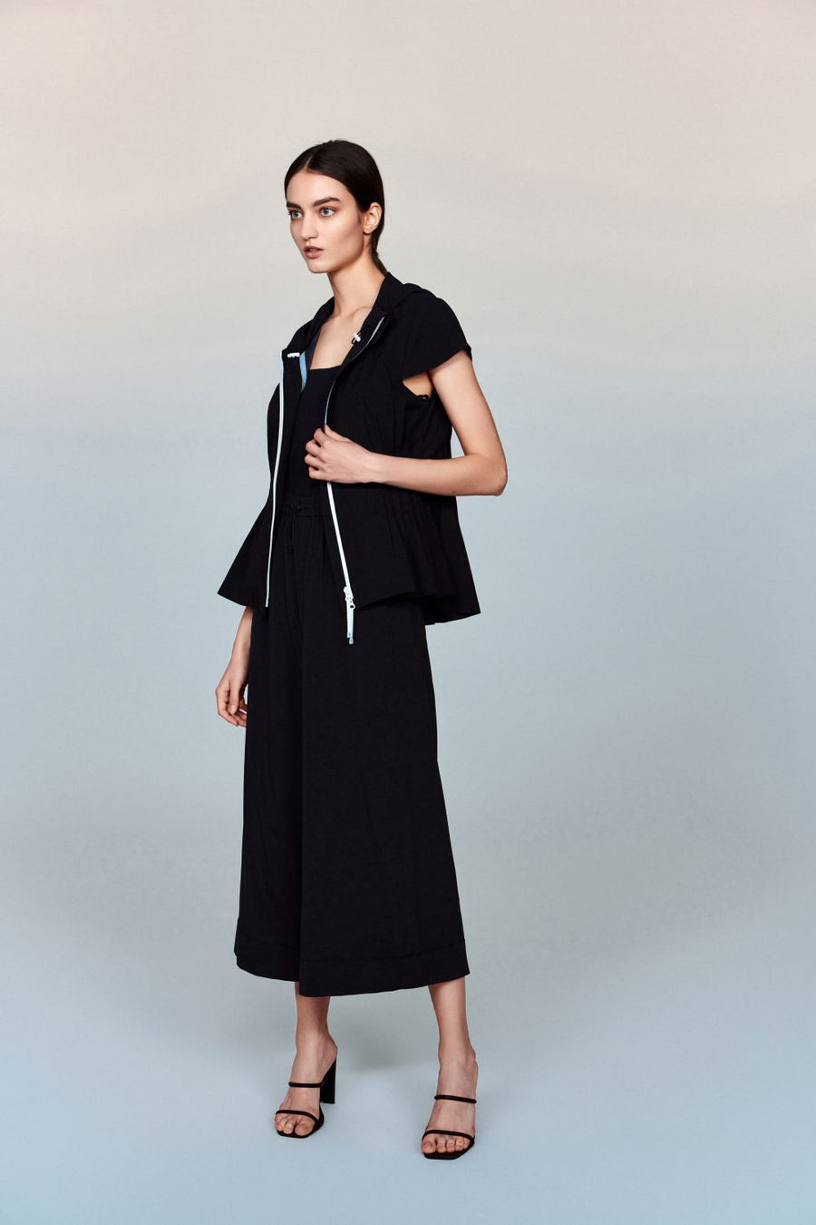 Artemis Water- and Wind resistant Long Sleeved Jacket with Pleated Waist