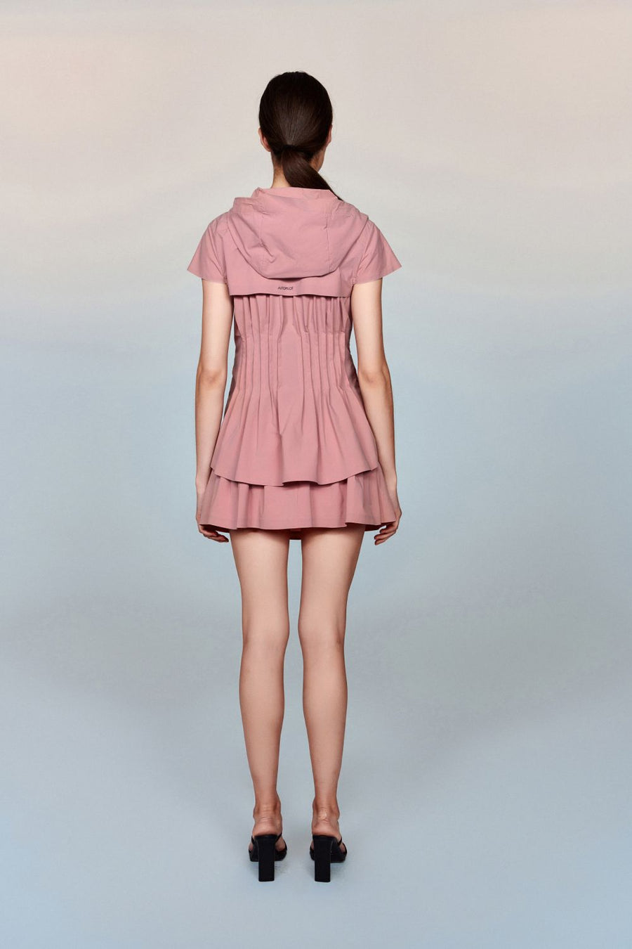 Artemis Water- and Wind resistant Long Sleeved Jacket with Pleated Waist