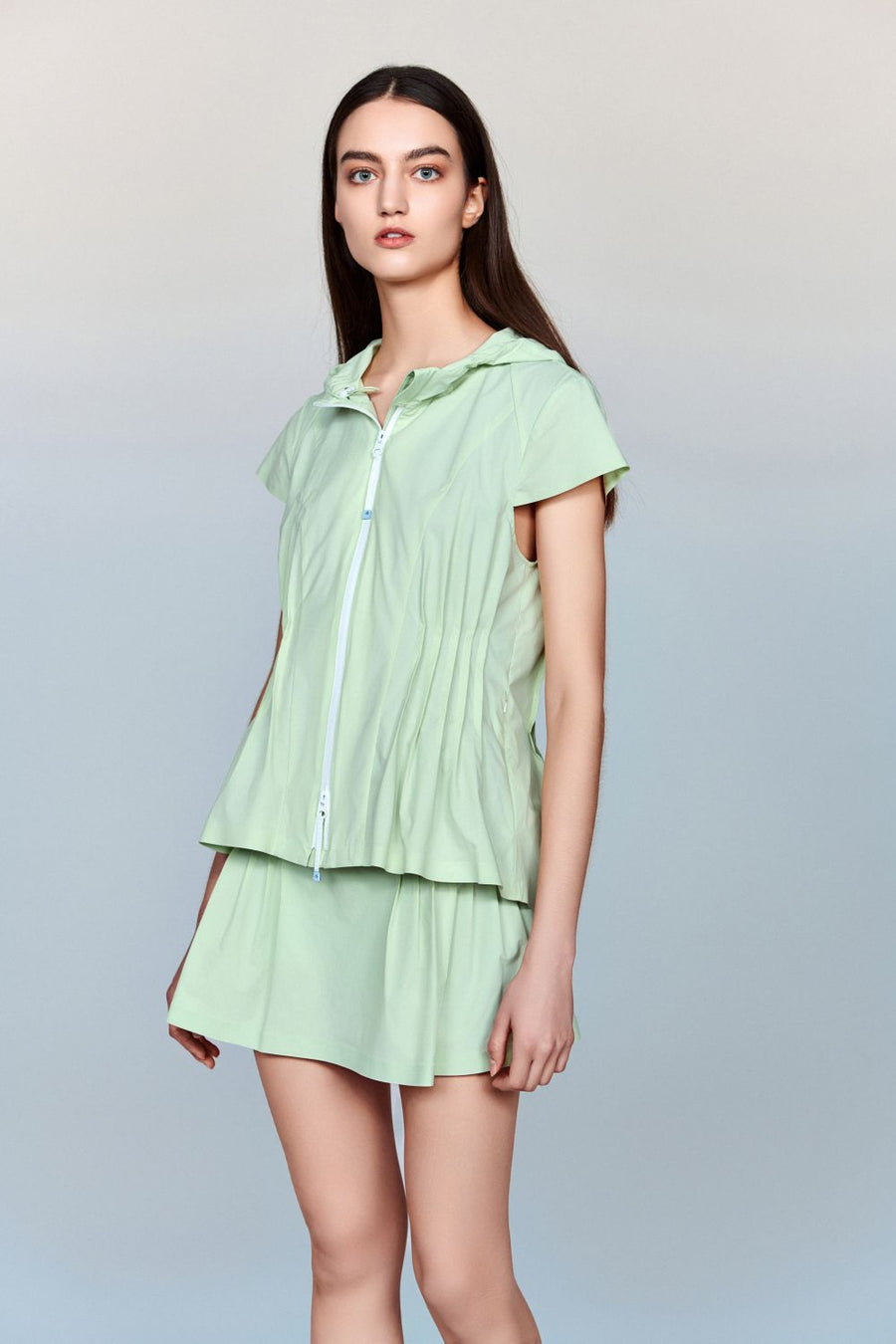 Artemis Water- and Wind resistant Long Sleeved Jacket with Pleated Waist