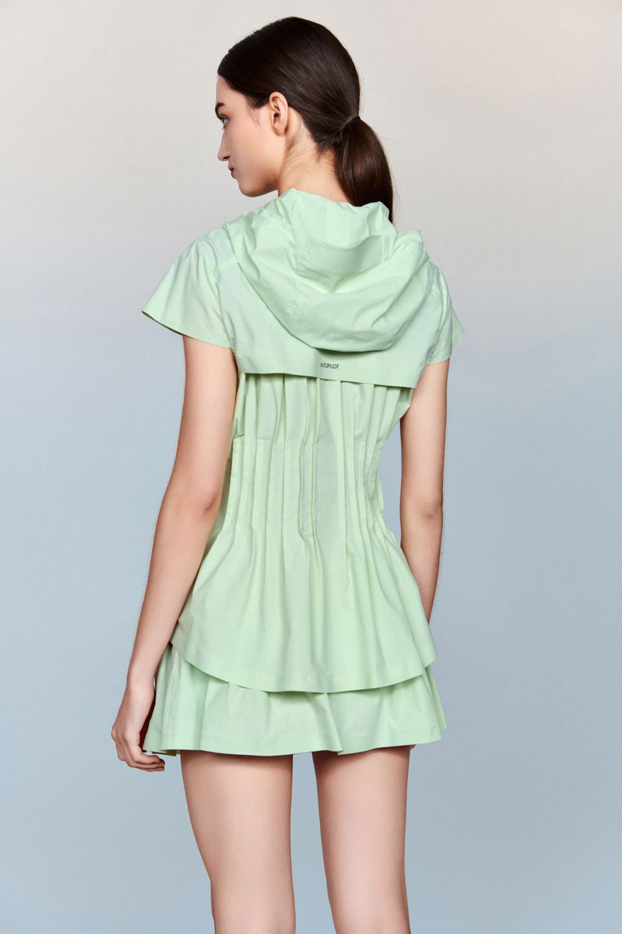 Artemis Water- and Wind resistant Long Sleeved Jacket with Pleated Waist