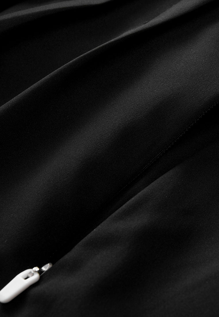 Artemis Water- and Wind resistant Long Sleeved Jacket with Pleated Waist