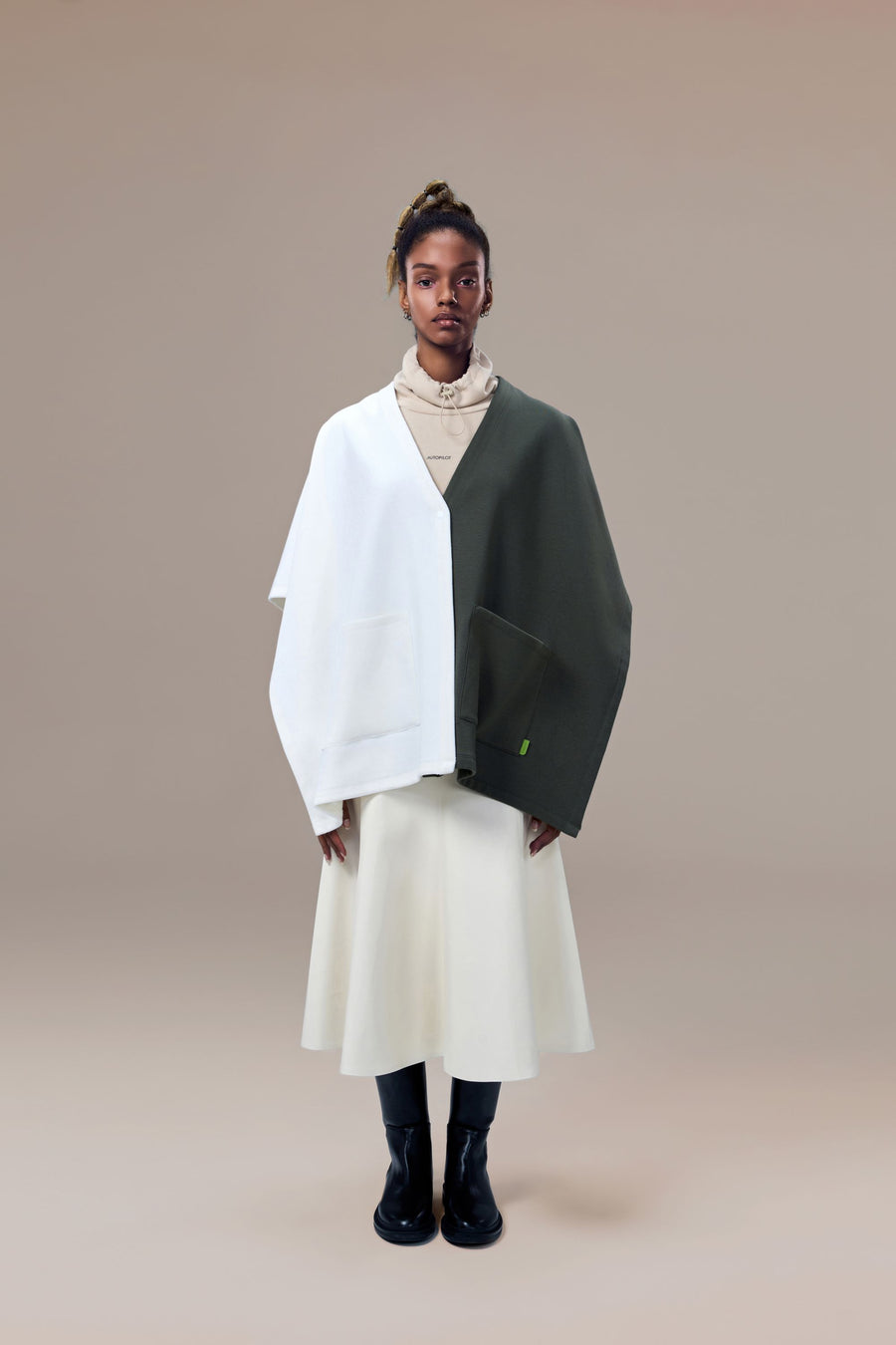 Everglade Easy-Fit Recycled Polyester and Organic Cotton 2-in-1 Shawl with Front Pockets