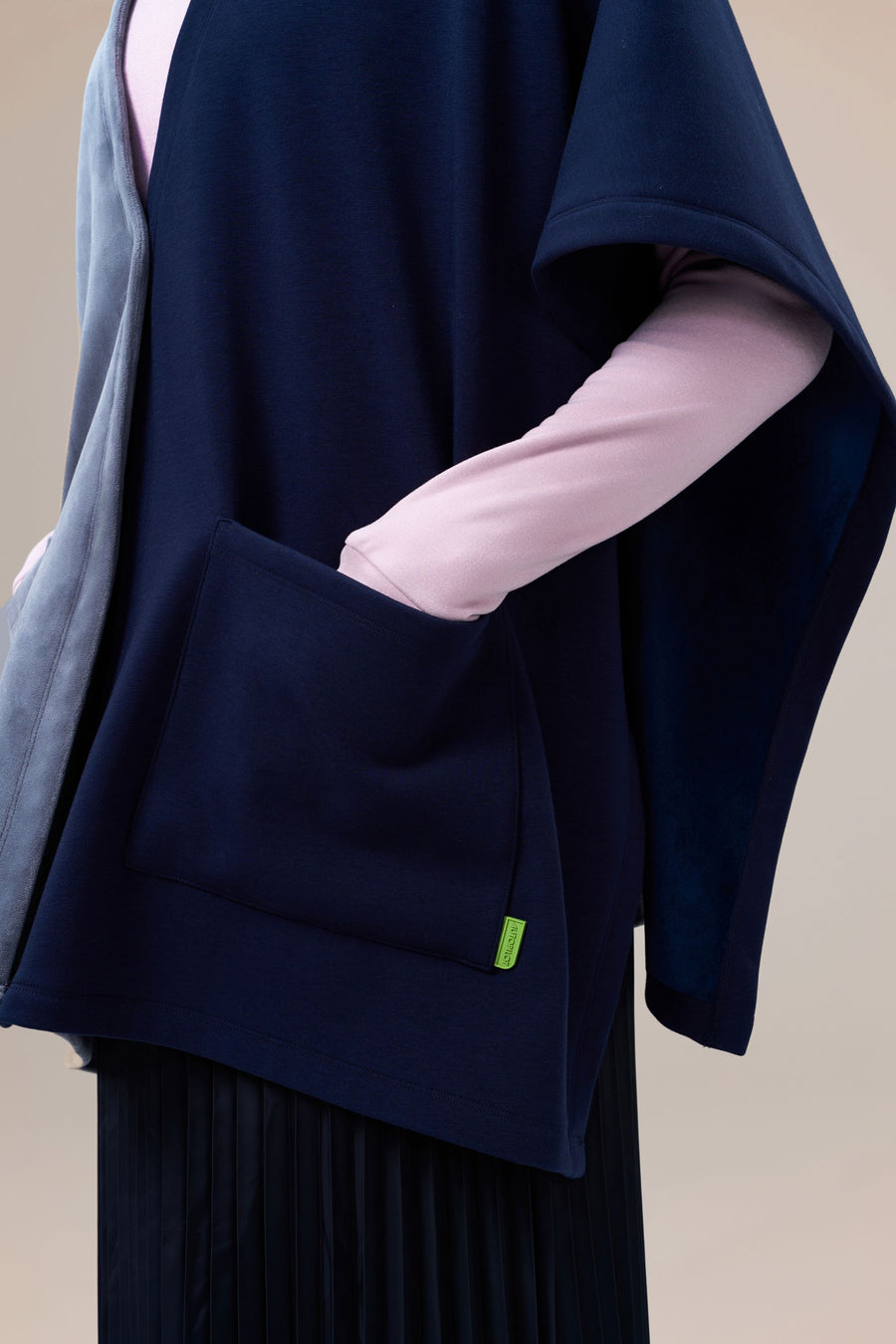 Everglade Easy-Fit Recycled Polyester and Organic Cotton 2-in-1 Shawl with Front Pockets