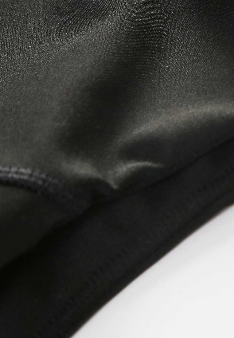 Nicole Sleeveless Fitted Turtleneck