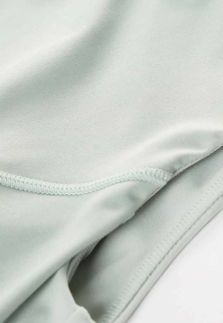 Nicole Sleeveless Fitted Turtleneck