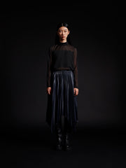 model wear black see through top long sleeve