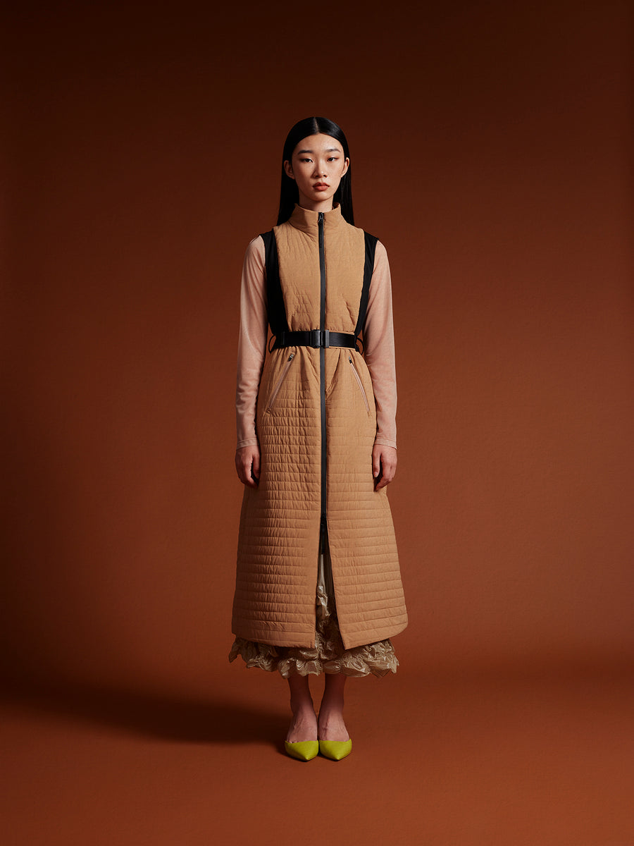 model wear long vest coat