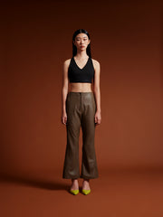 model wear kaki flare leather trousers