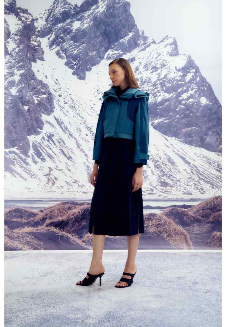 Evolve Modular Water Resistant Cropped Jacket