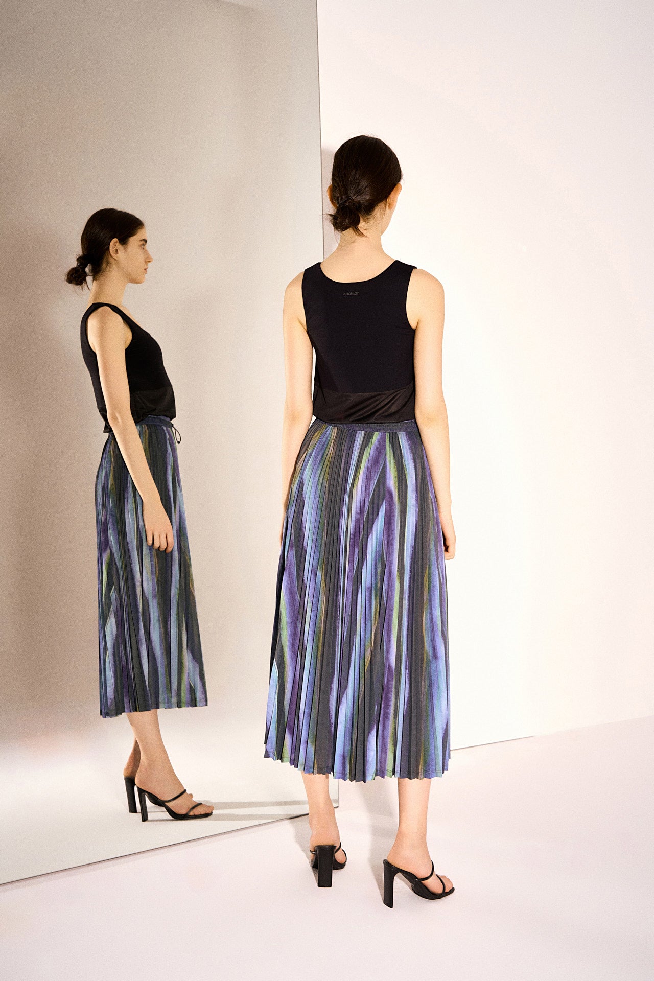 Drawstring pleated outlet skirt