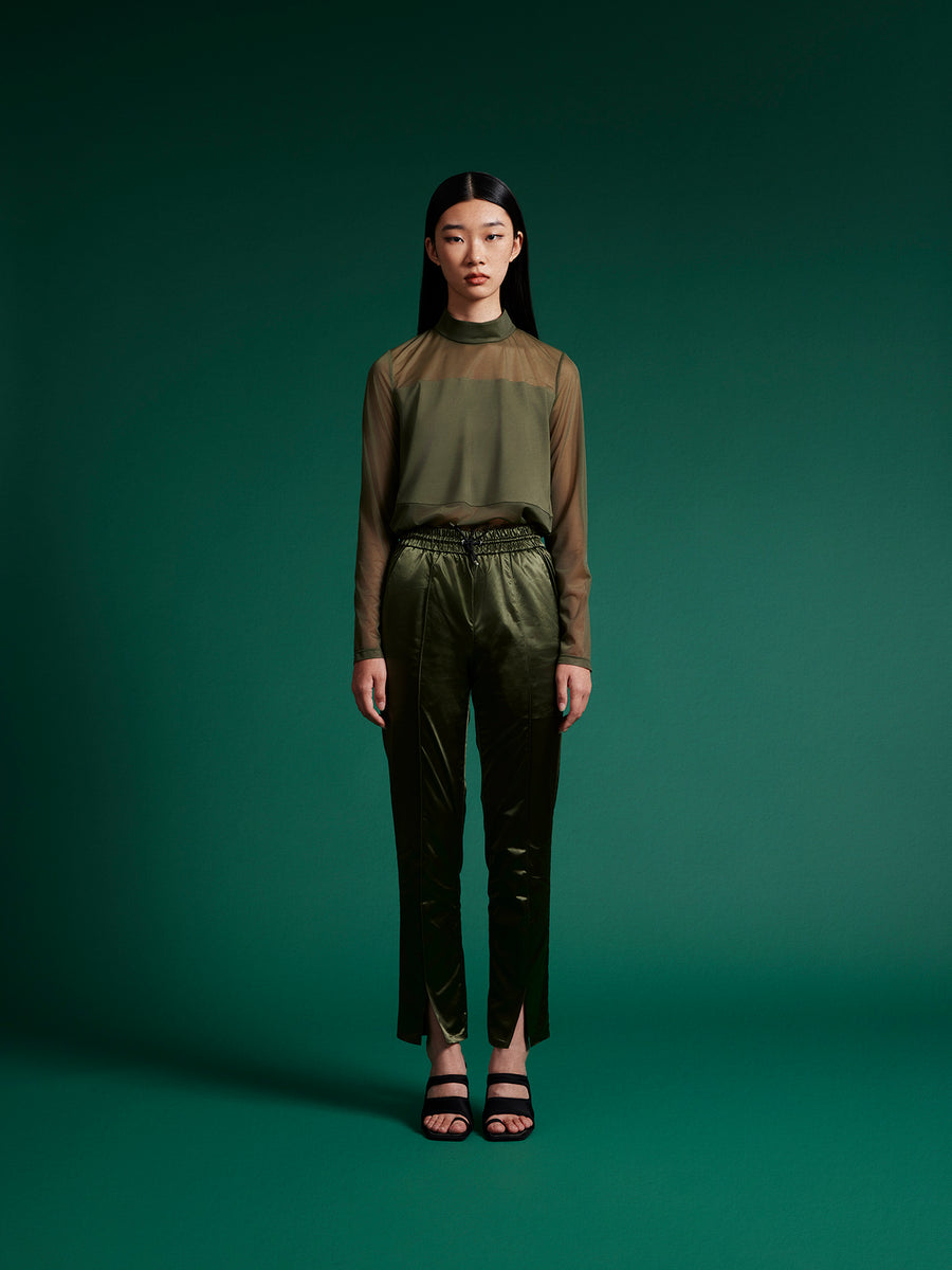 model wear Green see through top long sleeve